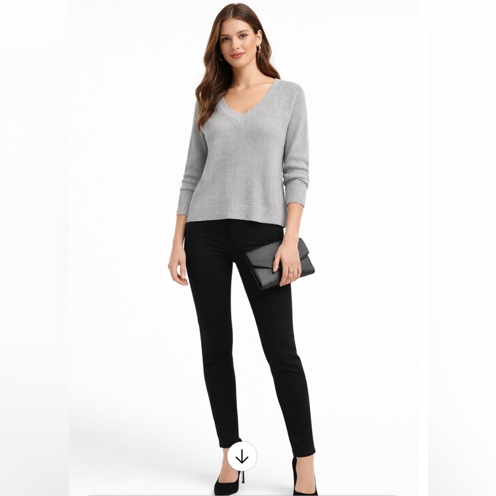 White House Black Market Gray V-Neck Knit Sweater Small Soft Textured Pullover